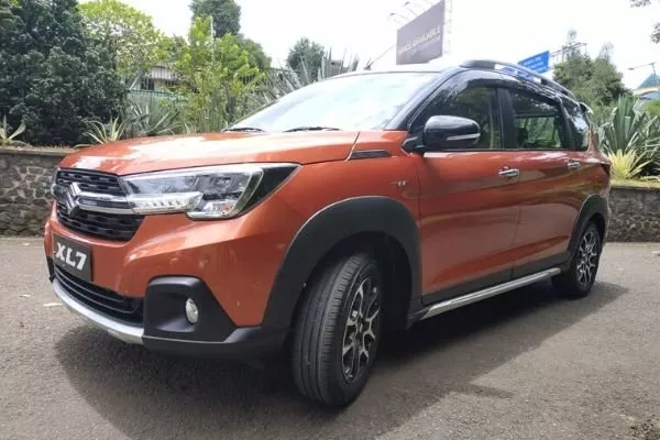 A picture of the front of the Suzuki XL7