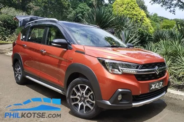 A picture of the XL7 at a nature park