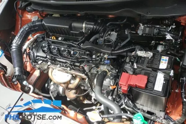 A picture of the Suzuki XL7's engine