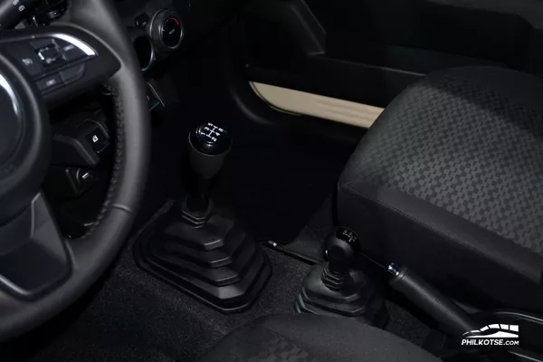 Suzuki Jimny 2019 at Paris Motor Show 2018 - gearshift