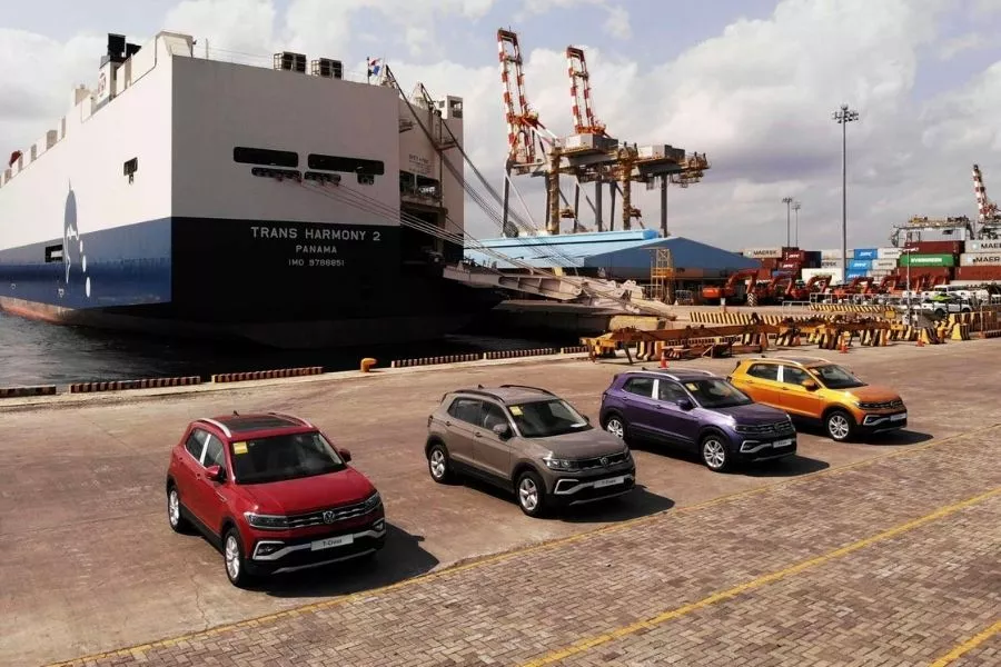 A couple of Volkswagen T-Cross units parked at the port