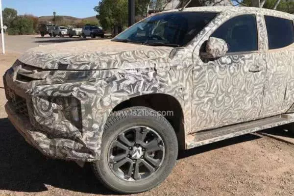 The angular front of the Mitsubishi Strada 2019