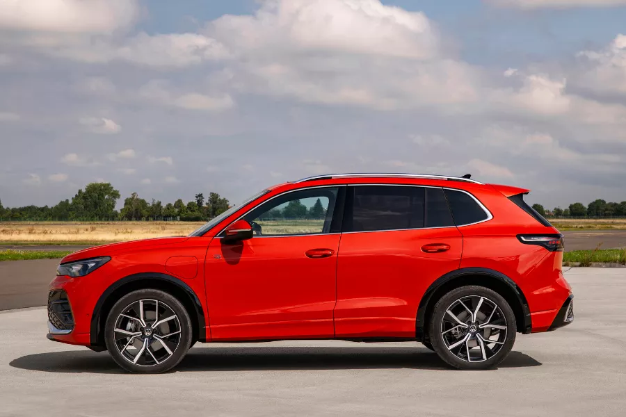 Side profile VW Tiguan