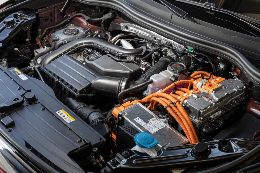 2024 Tiguan's engine bay Tiguan's engine bay (PHEV)