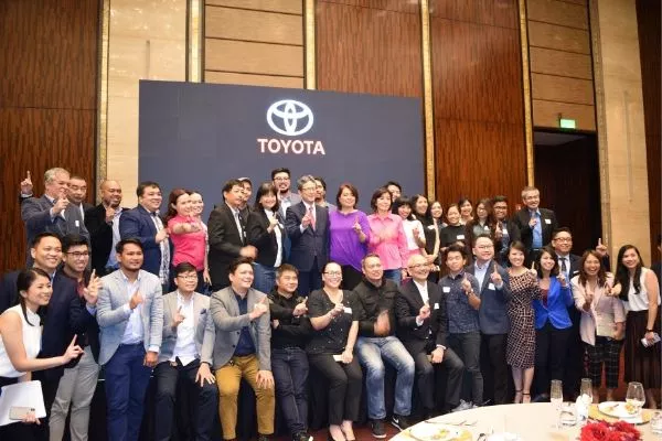 Satoru Suzuki with guests 