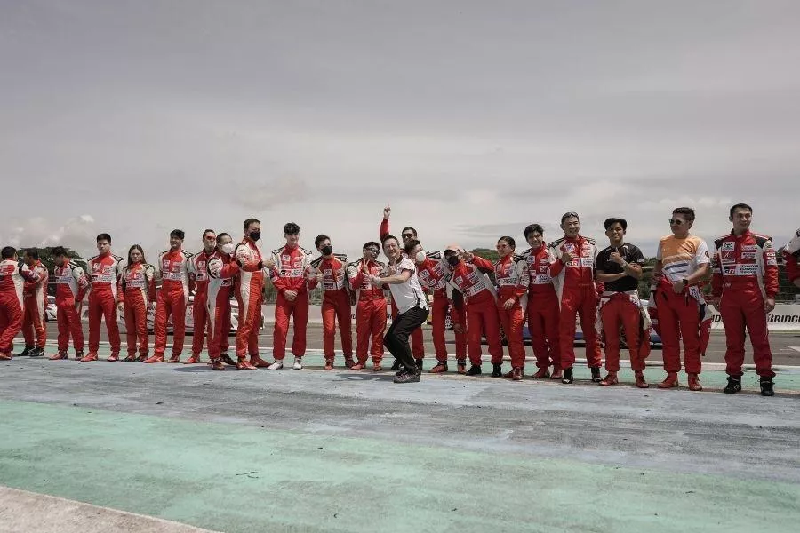 A picture of TMP President Atsuhiro Okamoto with TGR Vios cup racers.