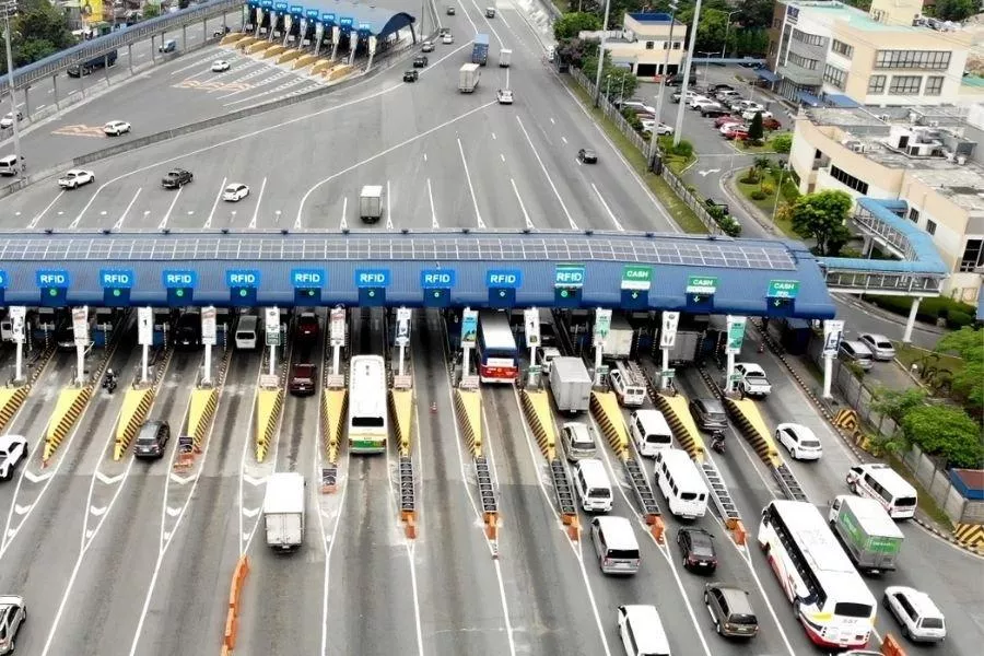 A picture of a busy toll plaza