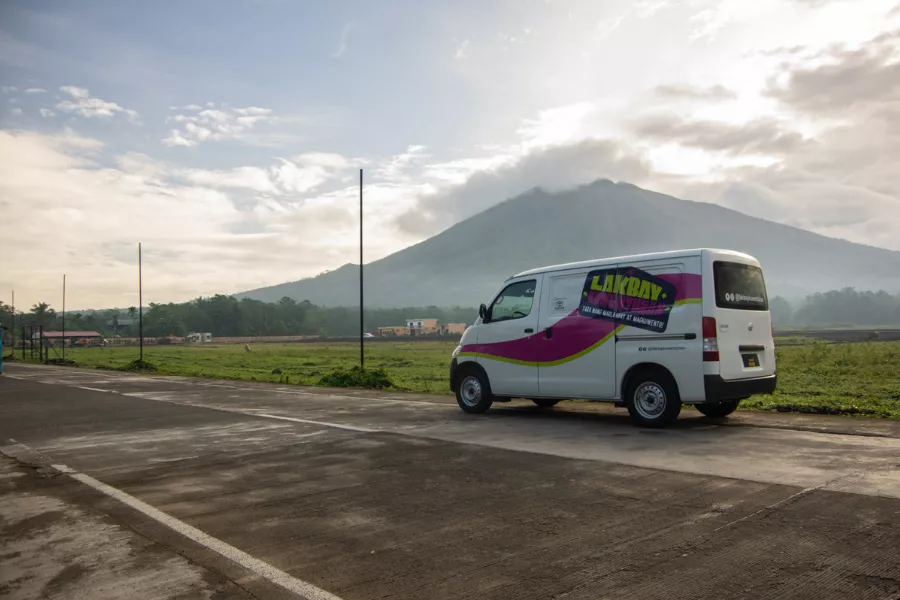 The Toyota Lite Ace is on an important mission Toyota Lite Ace rear view