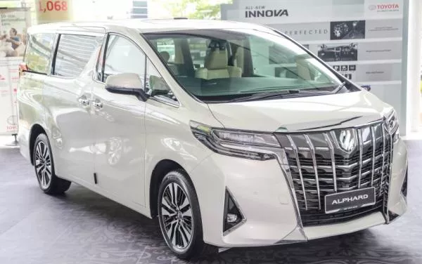 Toyota Alphard 2018 facelift angular front