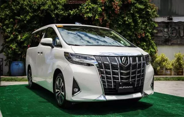 Toyota Alphard 2018 facelift angular front