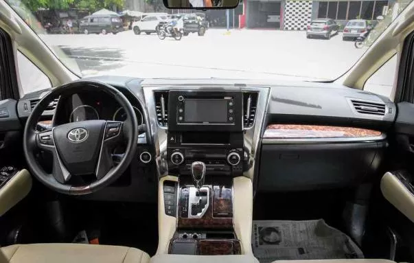 Toyota Alphard 2018 facelift dashboard area