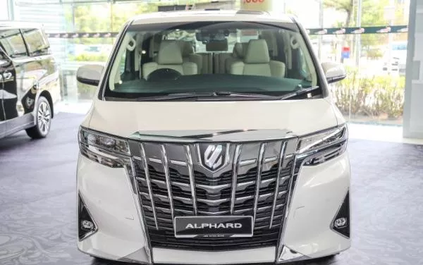 Toyota Alphard 2018 facelift front view