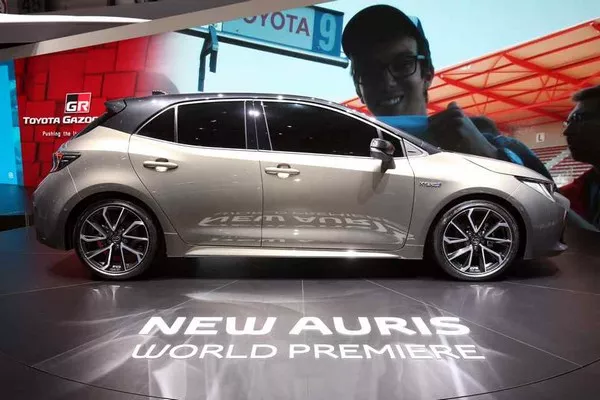 Toyota Auris 2018 side view