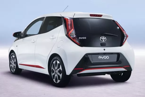 Toyota Aygo 2018 facelift angular rear