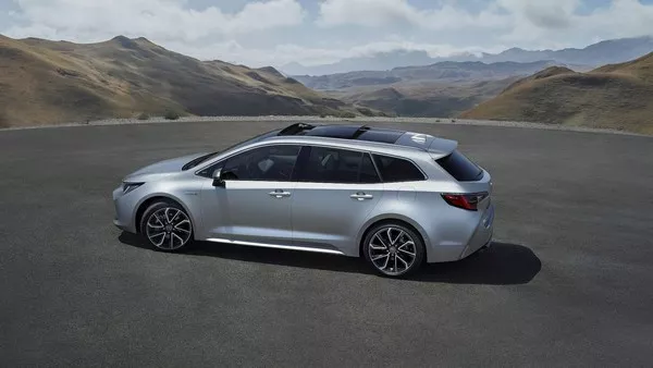 Toyota Corolla Touring Sports 2019 on the road