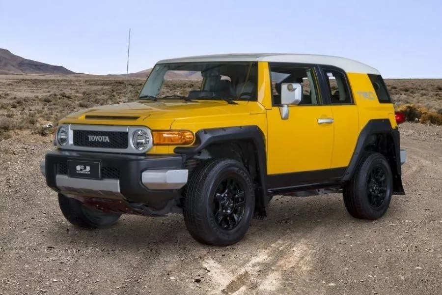 Toyota FJ Cruiser front view