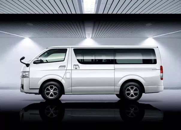Toyota Hiace 2018 side view