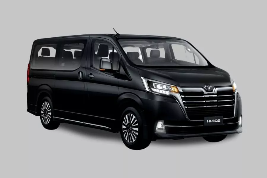 Toyota Hiace Super Grandia front view