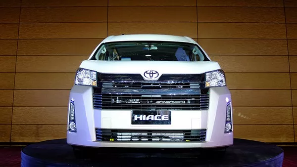 Toyota Hiace 2019 front view