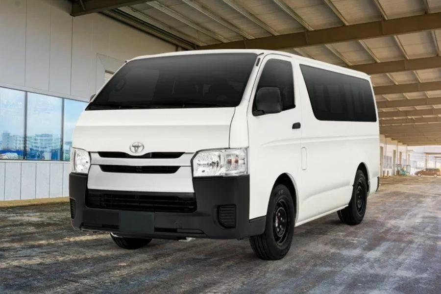 Toyota Hiace front view