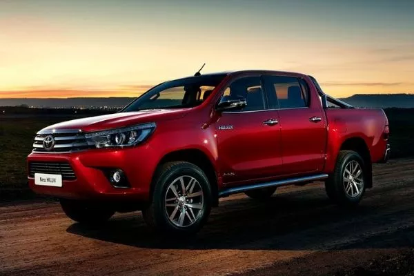 A picture of the Toyota Hilux pickup truck in the desert