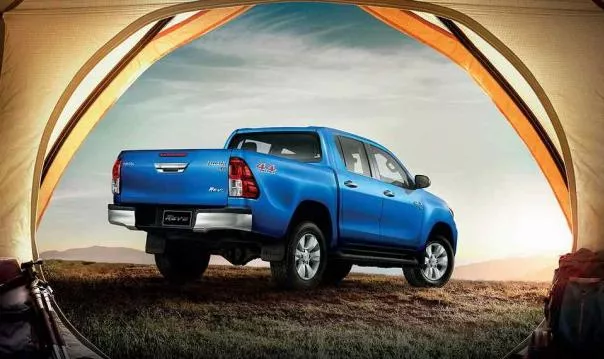 Toyota Hilux 2018 angular rear