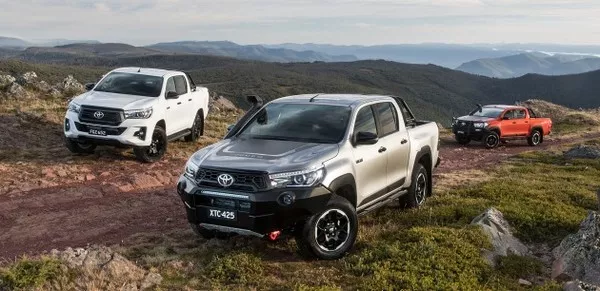 Toyota Hilux Rugged X 2018, Rogue and the Rugged on the road