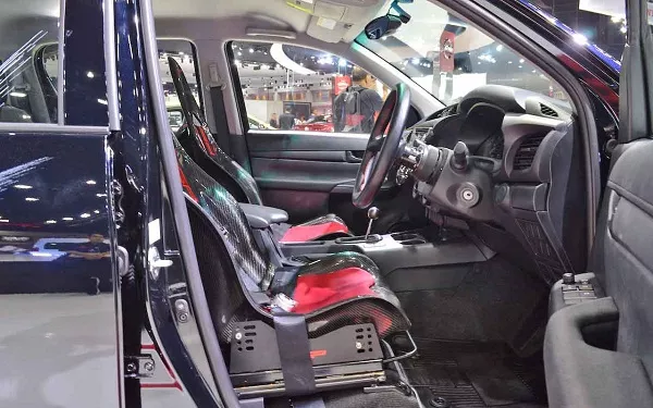 Toyota Hilux Revo Z Black Mamba seat passenger