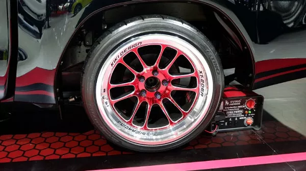 Toyota Hilux Revo Z Black Mamba wheel