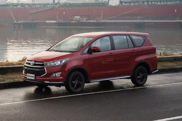 A picture of a Toyota Innova on the road.