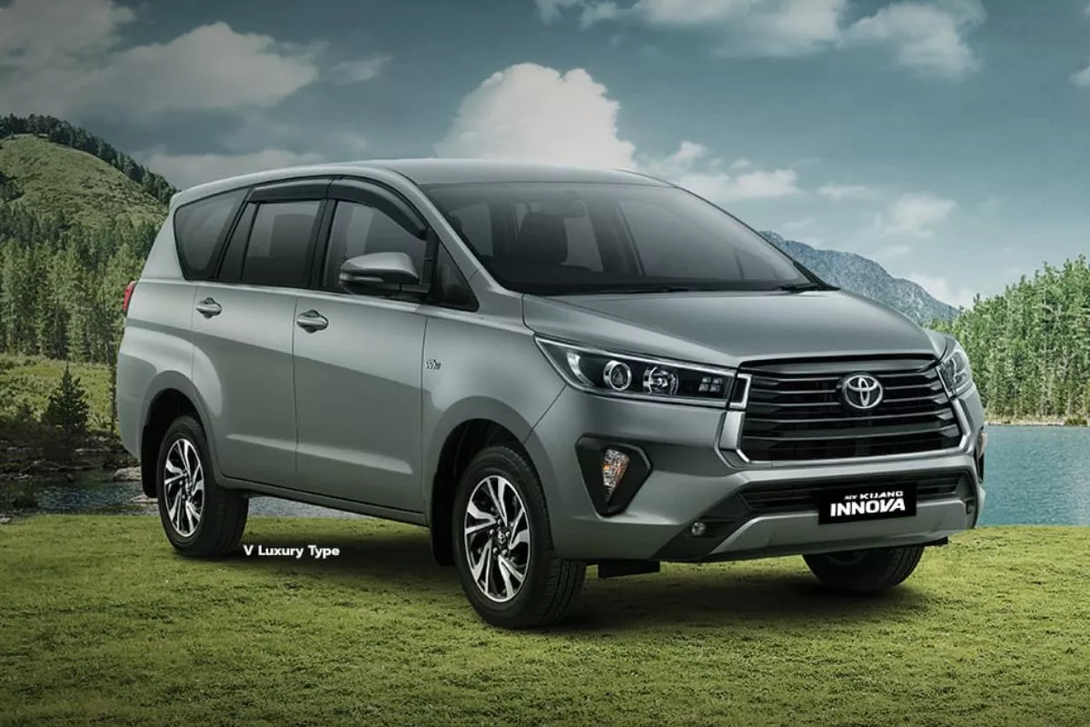 A picture of the 2021 Toyota Innova V Luxury available in Malaysia
