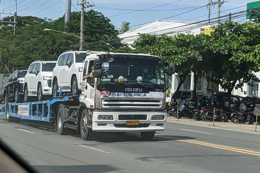 Toyota Land Cruiser spotted Philippines