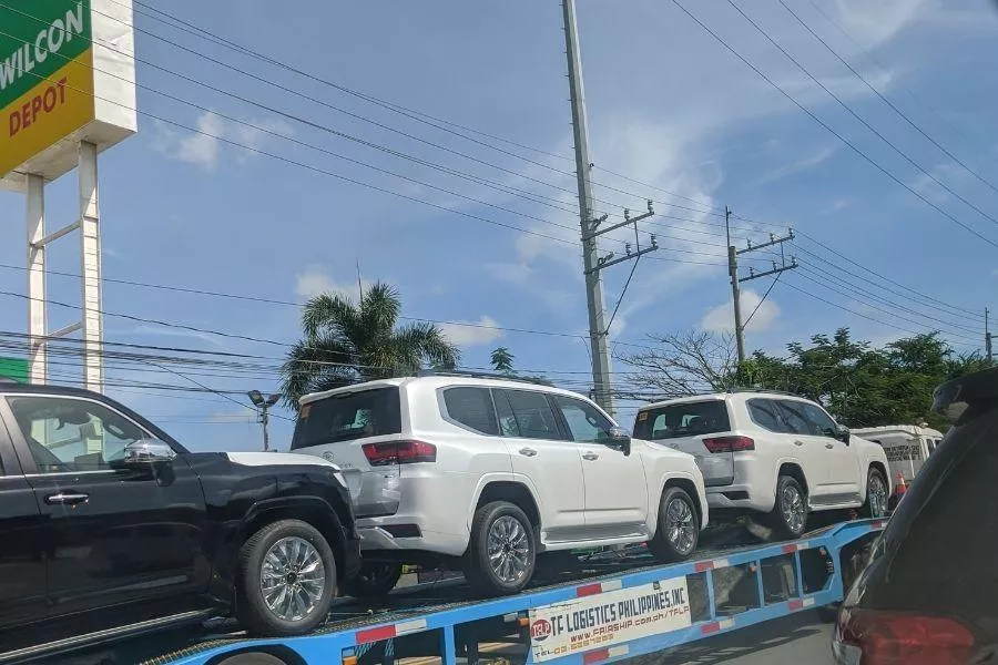 Toyota Land Cruiser spotted Philippines