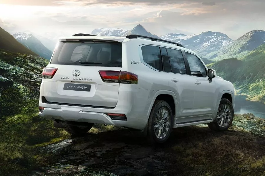 Toyota Land Cruiser rear view