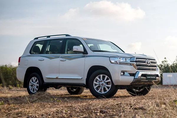 A Picture of the Toyota Land Cruiser 200 in a field