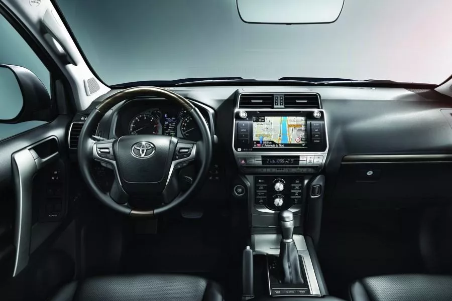 The older Prado's cockpit The older Prado's cockpit