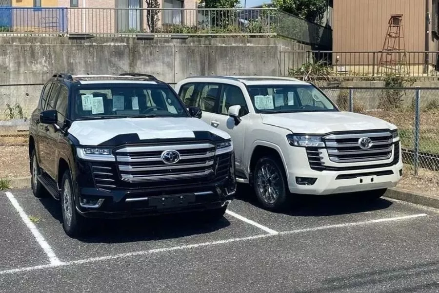 A picture of two next-gen Toyota Land Cruisers