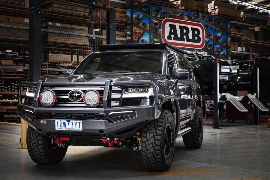 Toyota Land Cruiser front view