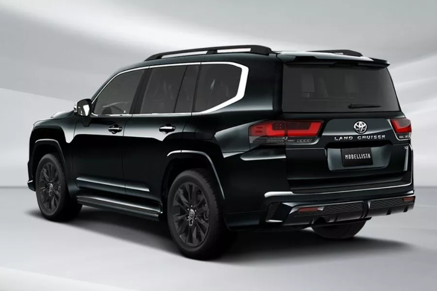 Toyota Land Cruiser Modellista rear view