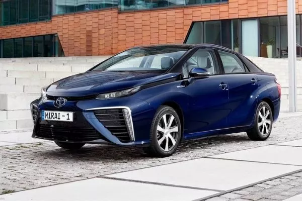 Electric car toyota: toyota mirai