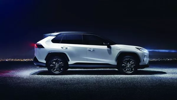Toyota RAV4 2019 Hybrid side view