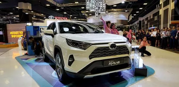 Toyota RAV4 2019 angular front