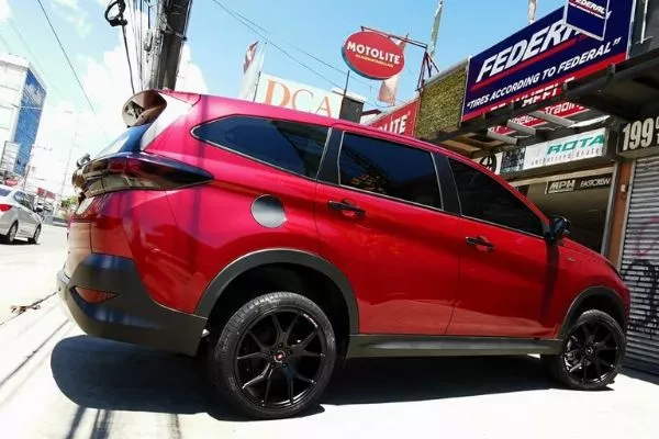 Admit it, after looking at this pic, you suddenly want the Toyota Rush toyota-rush-upgraded-mags-