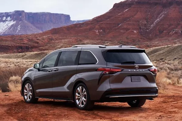 A picture of the rear of the Toyota Sienna hybrid