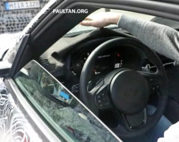 One of the most noticeable features is a gear selector that is identical to the current BMWs, a big infotainment screen, etc Toyota Supra 2018/2019 spied steering wheel