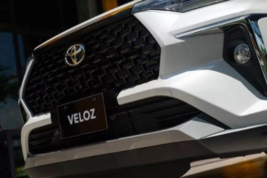 Toyota Veloz grille