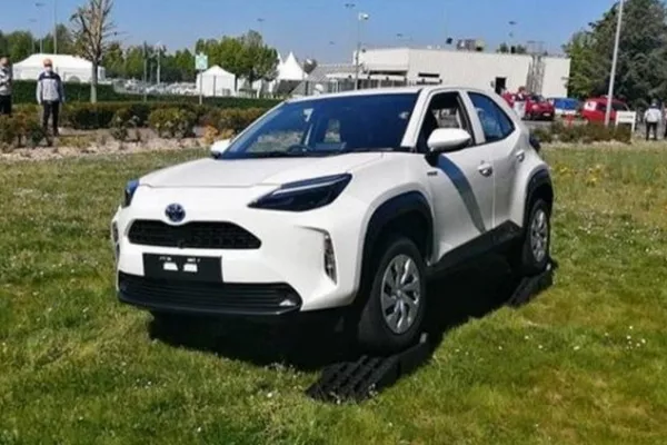 A picture of the Toyota Yaris Cross in the metal in white