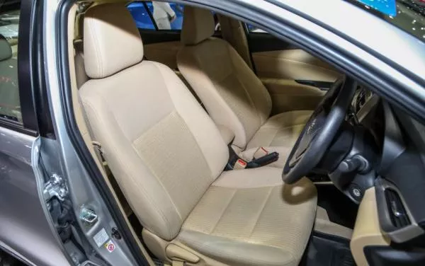 Toyota Yaris Ativ E 2018 sedan interior