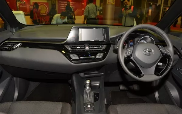 Toyota C-HR 2018 luxury dashboard
