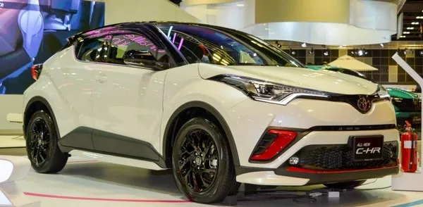 Toyota C-HR 2018 luxury angular front